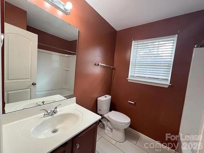 Building Photo - 4828 Lynn Lee Cir