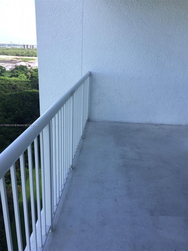 Building Photo - 15051 Royal Oaks Ln