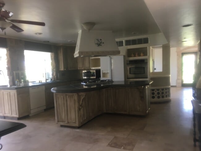 Building Photo - 2308 Canyon View Rd