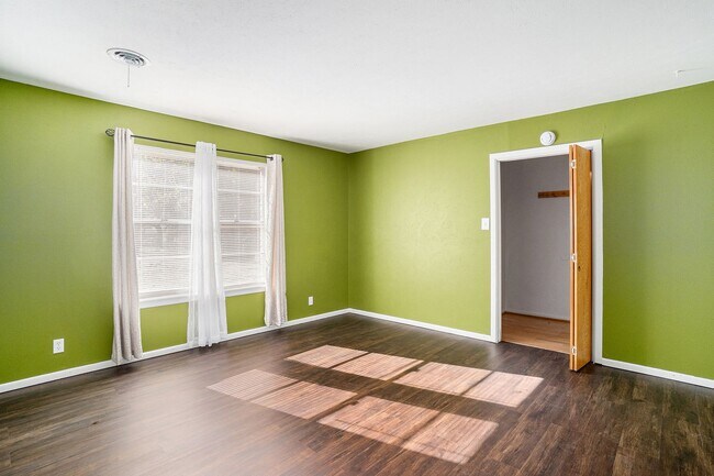 Building Photo - Great 3 Bedroom with Detached Workshop and...