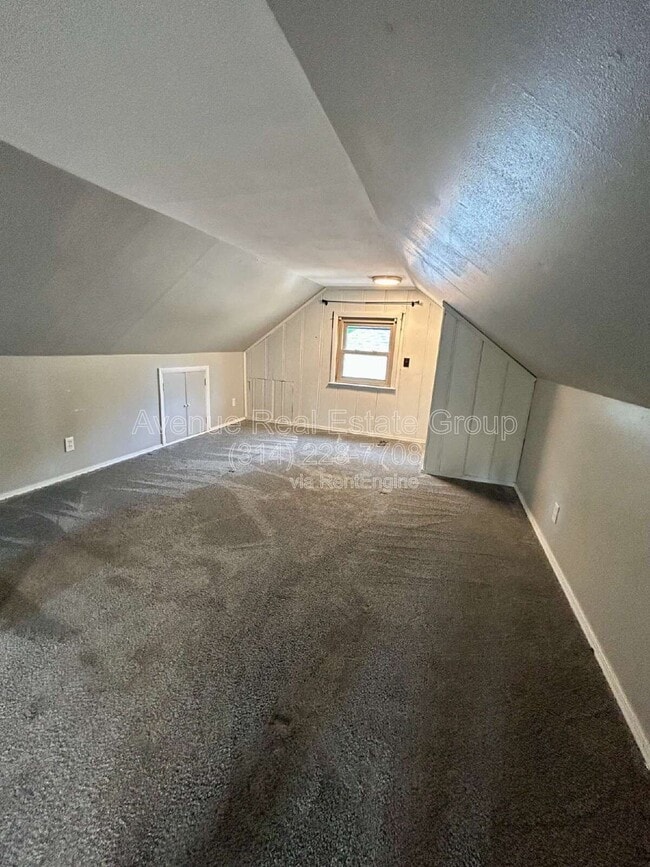 Building Photo - 9215 Meadowbrook Ln