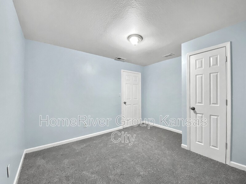 Building Photo - 1123 S Haden St