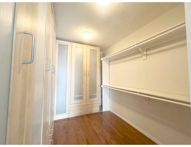 Building Photo - 19852 E Round Hill Ln