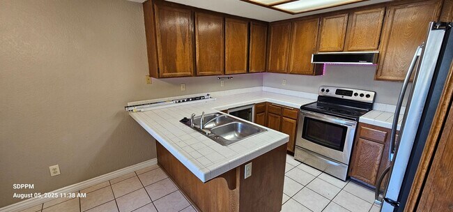 Building Photo - HILLCREST - SAN DIEGO - Nice 2 Bedroom / 2...