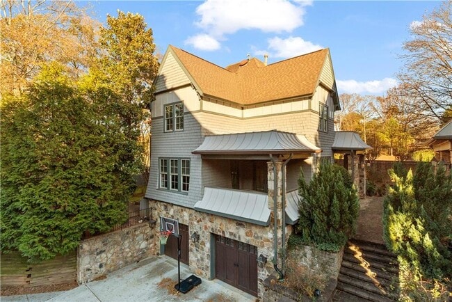 Building Photo - 2125 Cooper Lake Dr SE