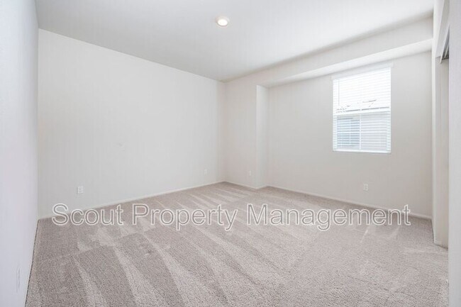 Building Photo - 40383 Birchfield Dr