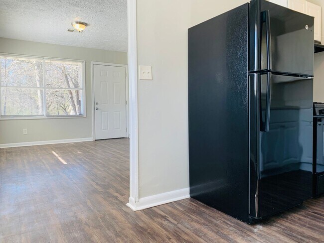 Building Photo - 6102 E Fayetteville Dr