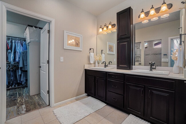 Building Photo - 4806 Wildwood Way