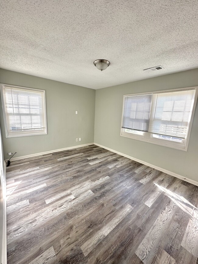 Building Photo - 1423 33rd St Ensley