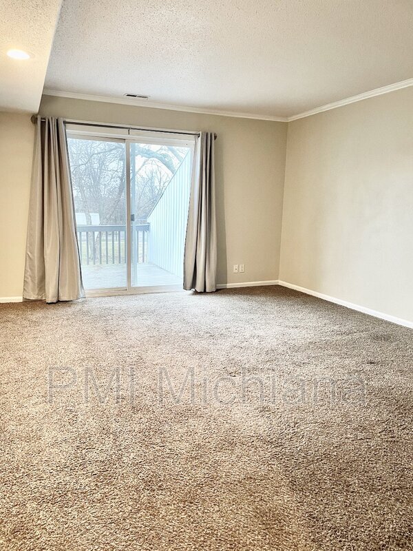 Building Photo - 18120 N Stoneridge Dr