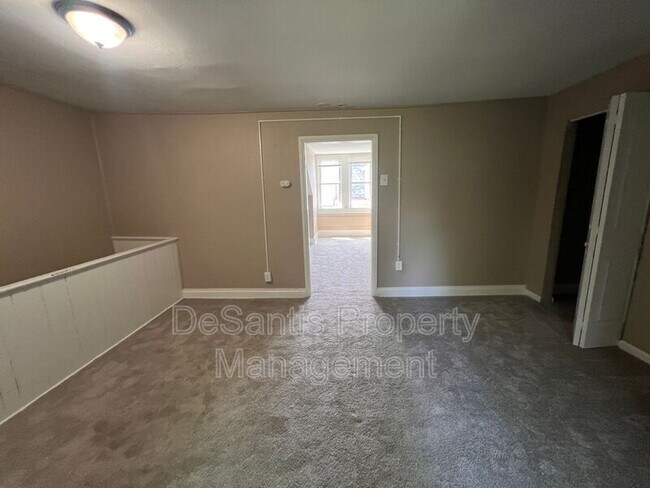 Building Photo - 1104 Brabec St