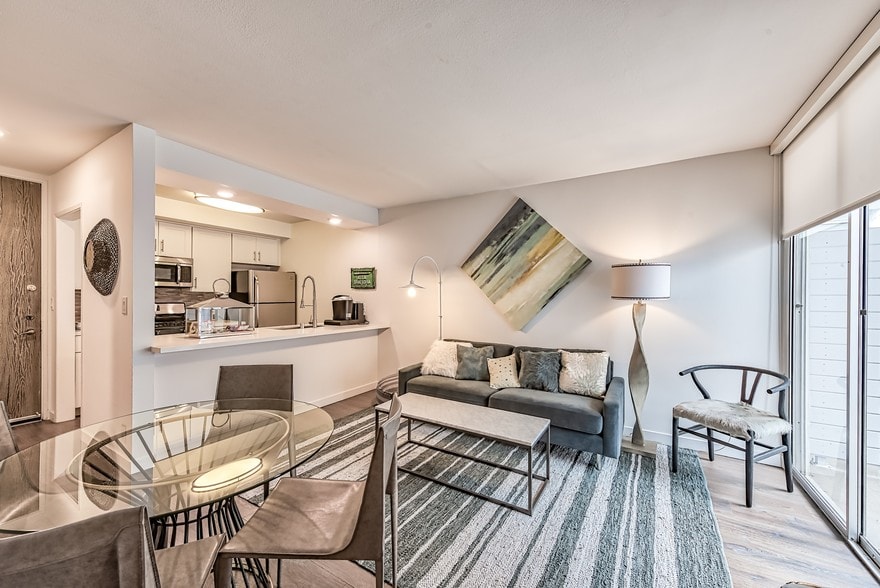 Junior 1Bedroom (530ft) - Lafayette Park Apartments