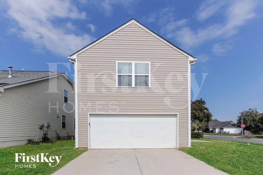 Building Photo - 4509 David Cox Rd