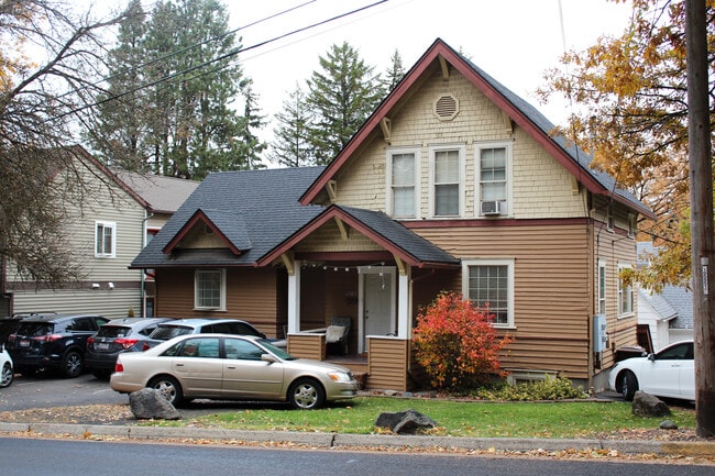 Building Photo - 1000 NE B St