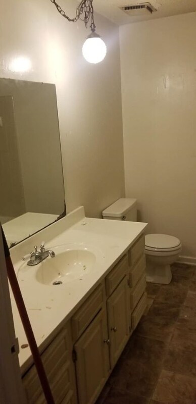 Building Photo - 1712 Sanford Dr