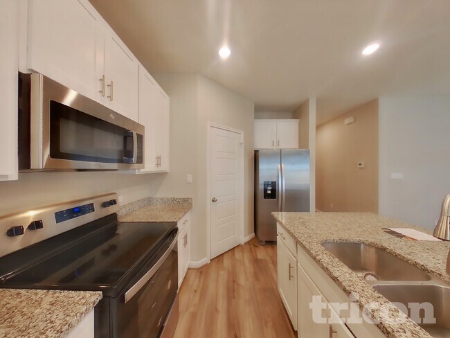 Building Photo - 13618 Paxton Blvd