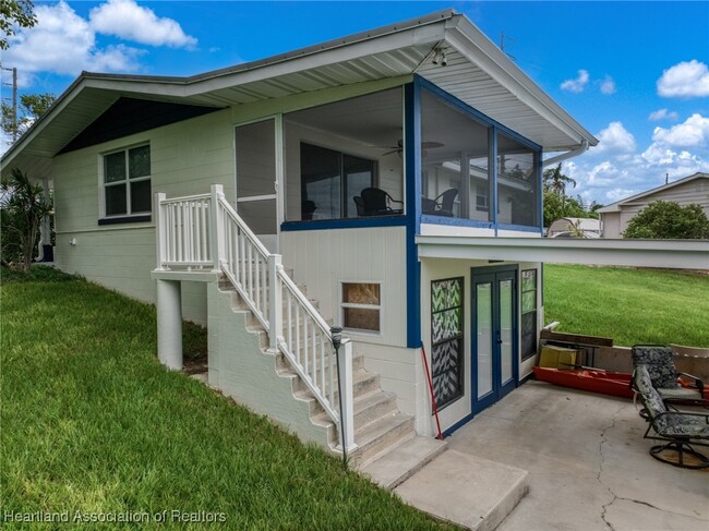Building Photo - 403 Lake Lotela Dr