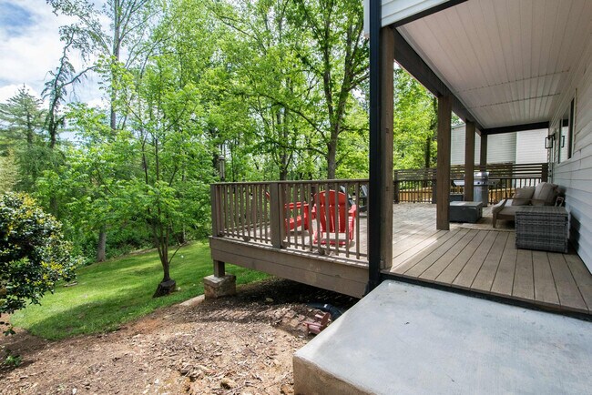 Building Photo - 1243 Pine Spring Dr