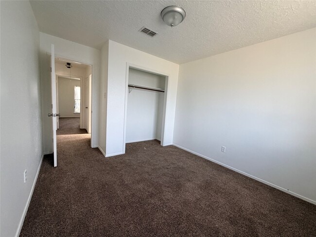 Building Photo - 1927 Oakwell Ln