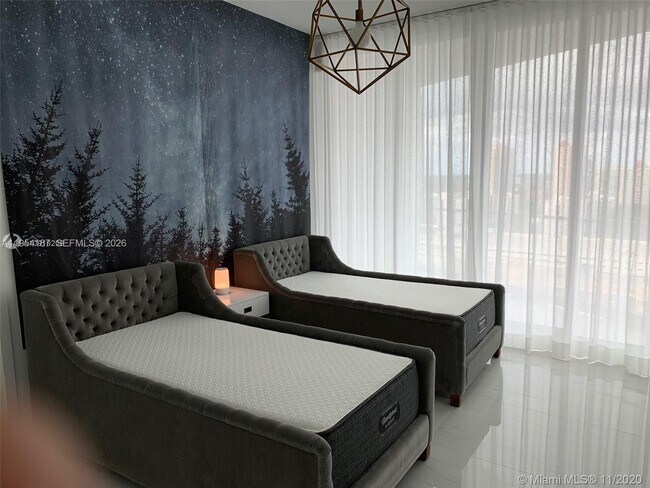 Building Photo - 16901 Collins Ave