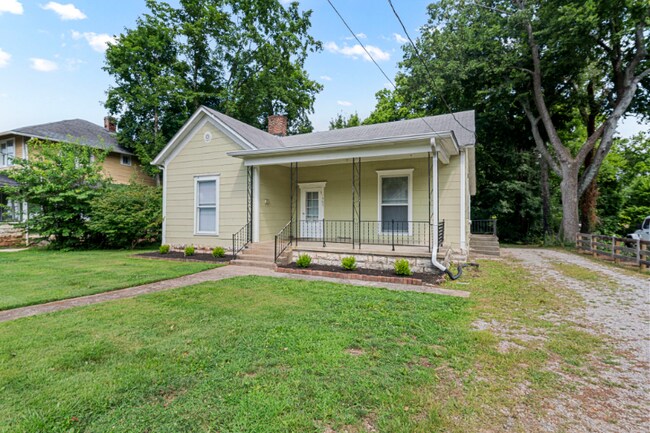 Building Photo - 1357 Park St