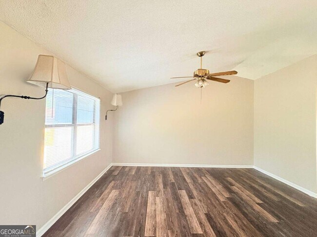 Building Photo - 142 Woodvalley Ct
