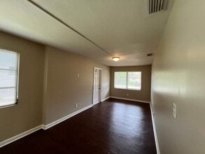 Building Photo - 3702 SW 58th Terrace