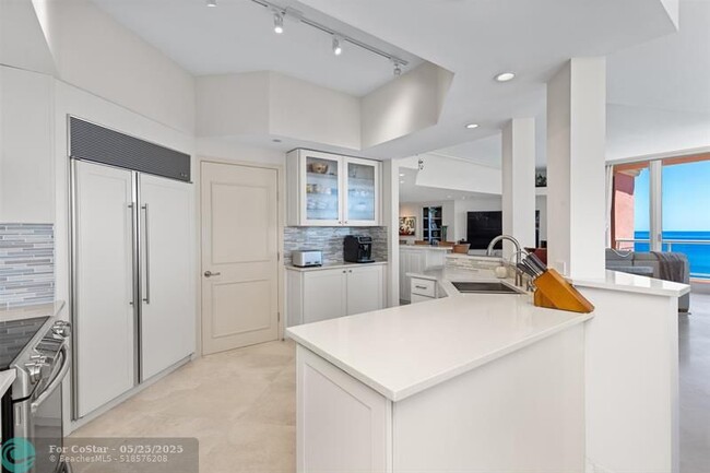 Building Photo - 2110 N Ocean Blvd