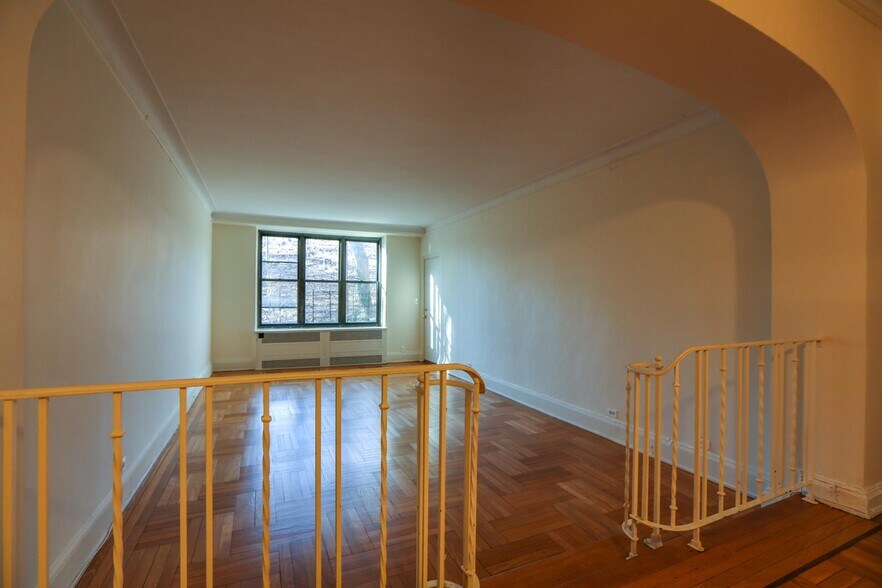 Building Photo - 150 E Hartsdale Ave