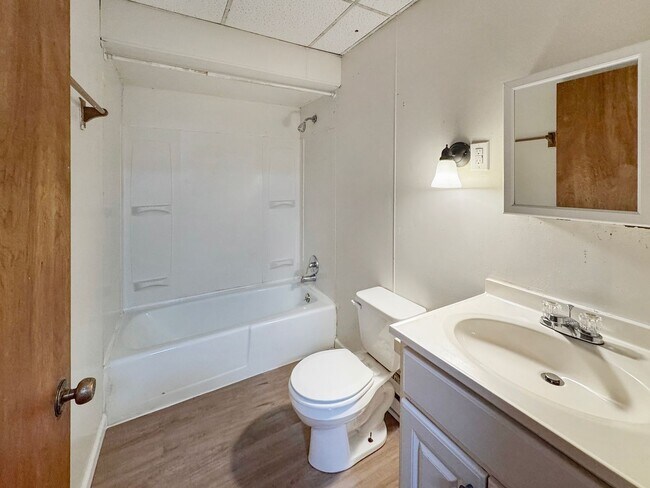 Building Photo - 754-758 Naylor Ave