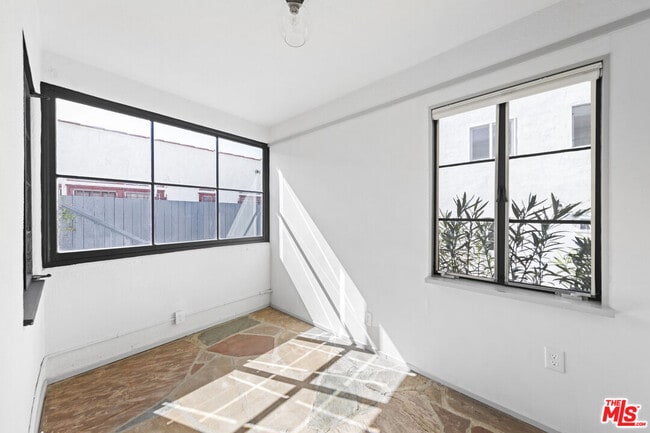 Building Photo - 1031 S Tremaine Ave