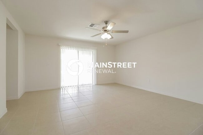 Building Photo - 4 Bedroom Pet-Friendly Home in Mascotte, FL with Main Street Renewal