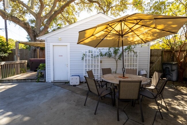 Building Photo - 127 Pompano Ave