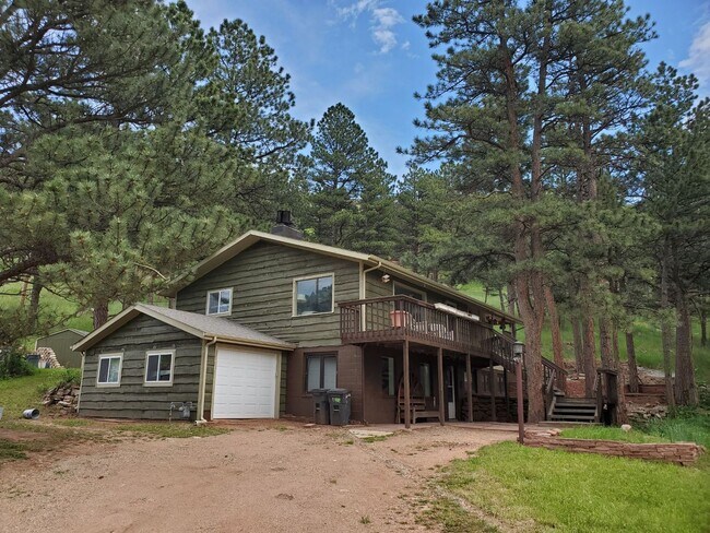 Building Photo - Spacious 4-bedroom + study home; Includes Hot tub and Pool Table - Avail. Now!