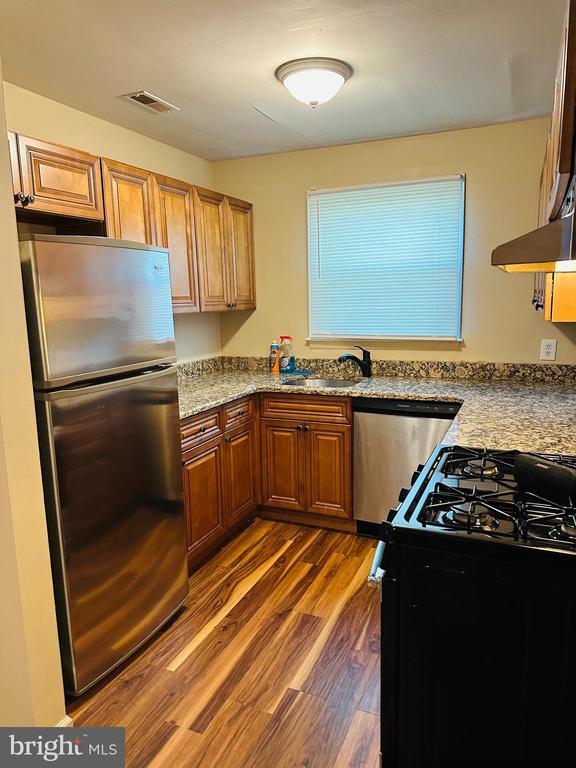 Building Photo - 4 Scotch Pine Dr