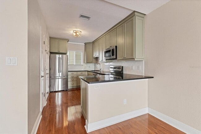 Building Photo - 301 S Gulfstream Ave