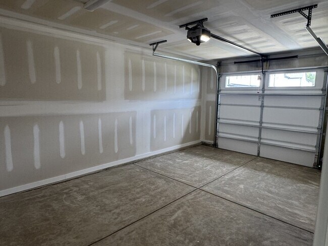 Building Photo - 3 Bed 2.5 Bath Brand New Townhome