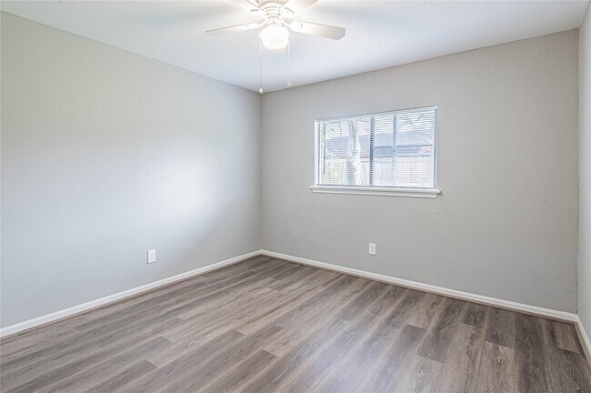 Building Photo - 9462 Fuqua St