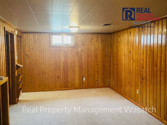 Building Photo - SUPER CUTE SINGLE FAMILY HOME IN MILLCREEK!!!