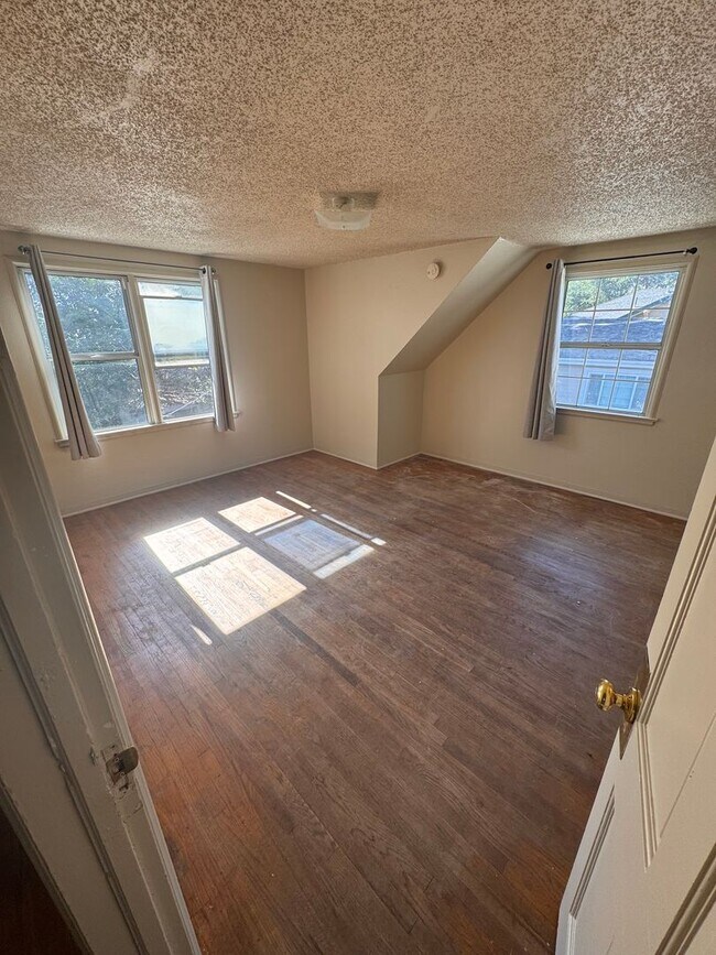 Building Photo - Spacious 5 Bed 2 Bath House near Cal Poly