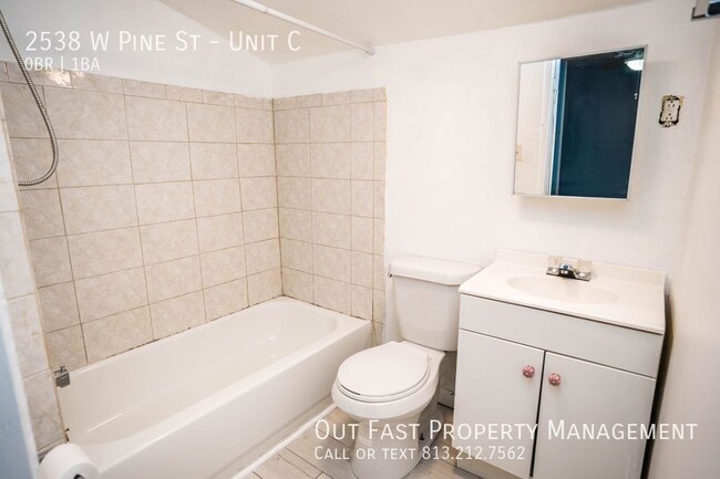 Building Photo - Private 1-Bedroom Studio Near Downtown Tam...