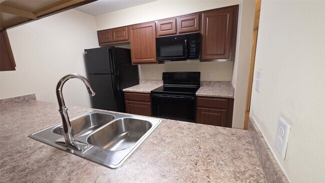 Building Photo - 8415 Hearth Dr