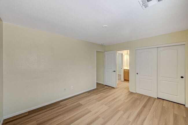 Building Photo - Southern Terrace Single Family Home