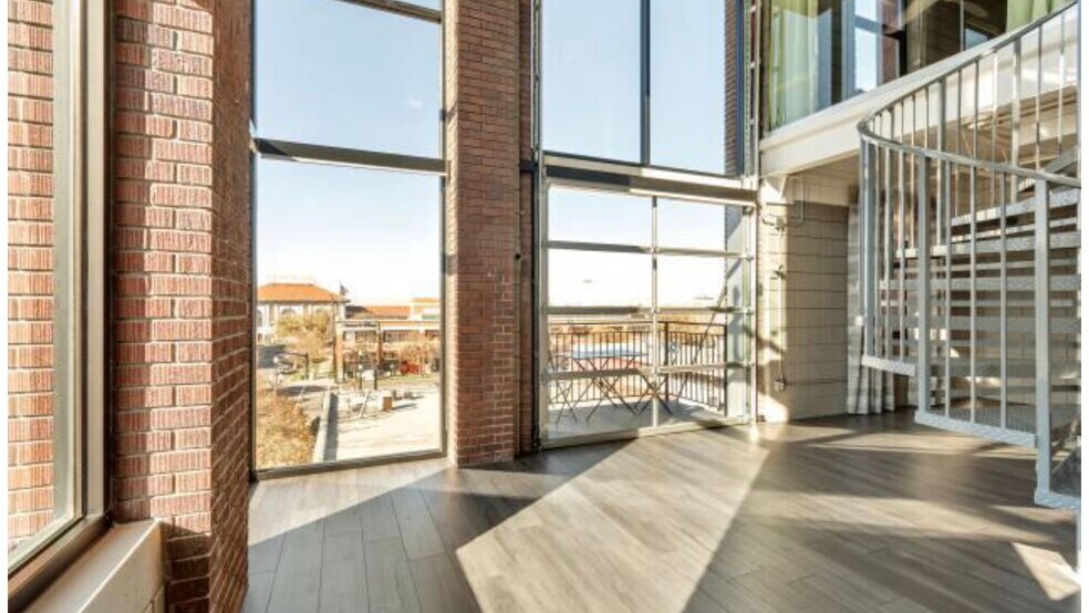 Building Photo - 360 W 300 S