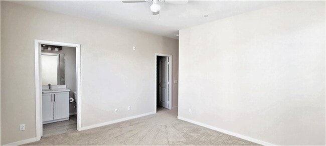 Building Photo - 2 Adelfa St