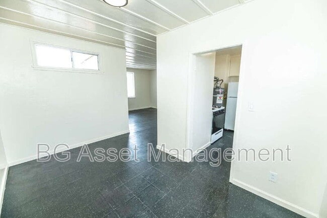 Building Photo - 1415 Visalia Ave