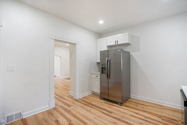 Building Photo - Newly Renovated 4 Bed, 2 Bath Home - Off-S...