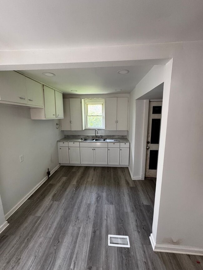 Building Photo - 1387 Briarwood Ave