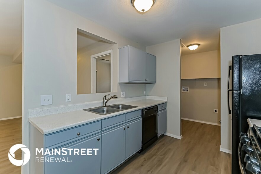 Building Photo - 1594 W Swisher Pl