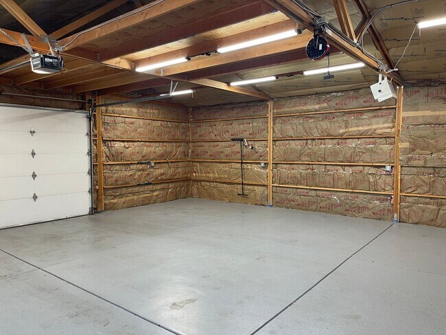 Building Photo - Beautifully updated Mobile Home in Carson ...